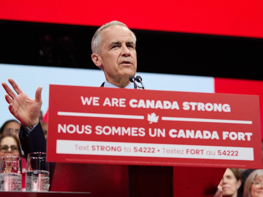 Il Canada per dare alle case automobilistiche una pausa sull'obiettivo delle vendite di veicoli elettrici mentre le tariffe statunitensi pesano