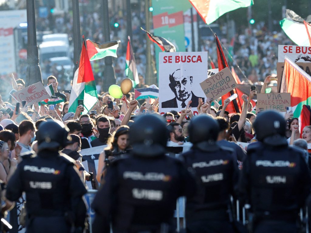 Il finale di ciclismo Vuelta della Spagna è stato abbandonato dopo un'enorme protesta filo-palestina