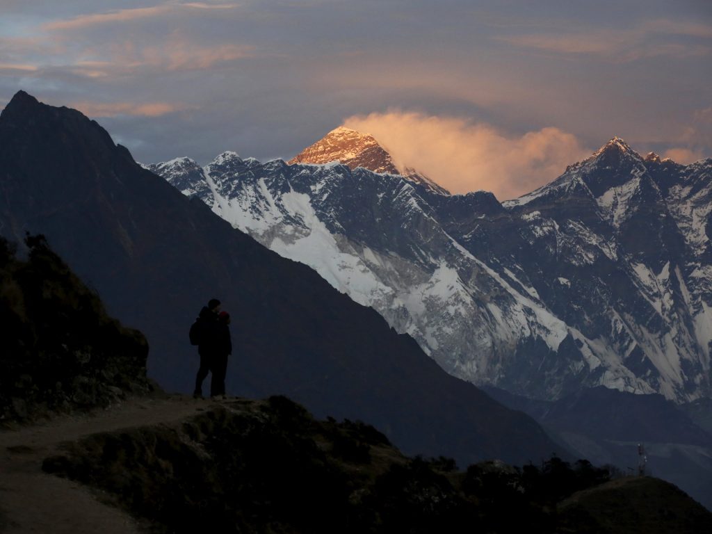 In primo luogo, gli scalatori polacchi sono in Everest senza ossigeno supplementare