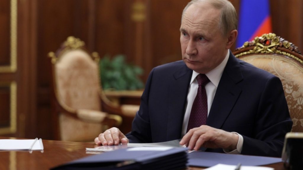 La Russia's Putin denuncia il "neo-colonialismo" finanziario alla visita della vigilia della Cina