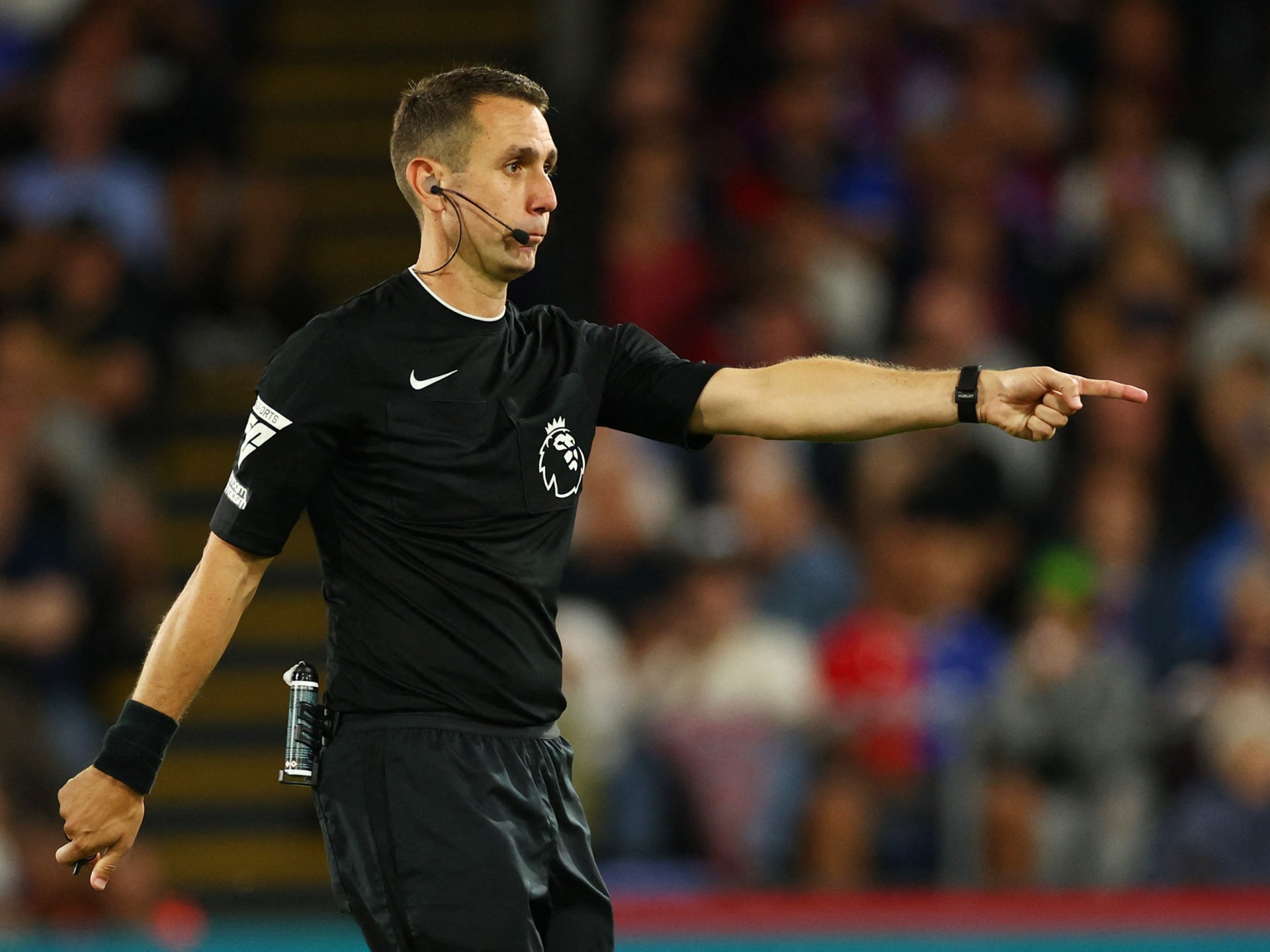 L'arbitro della League Ex-Premier COOTE nega di fare un'immagine indecente di un bambino