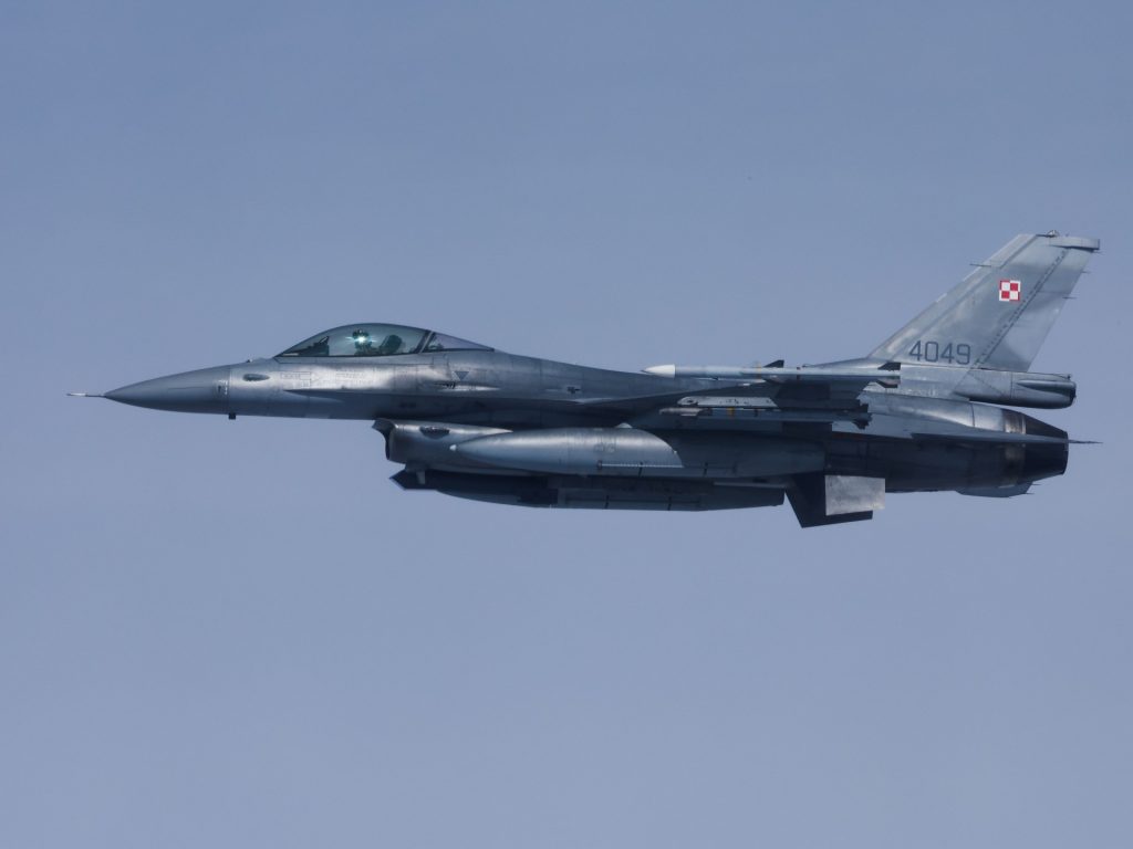 Le forze polacche e della NATO si arrampicano a abbattere i droni russi