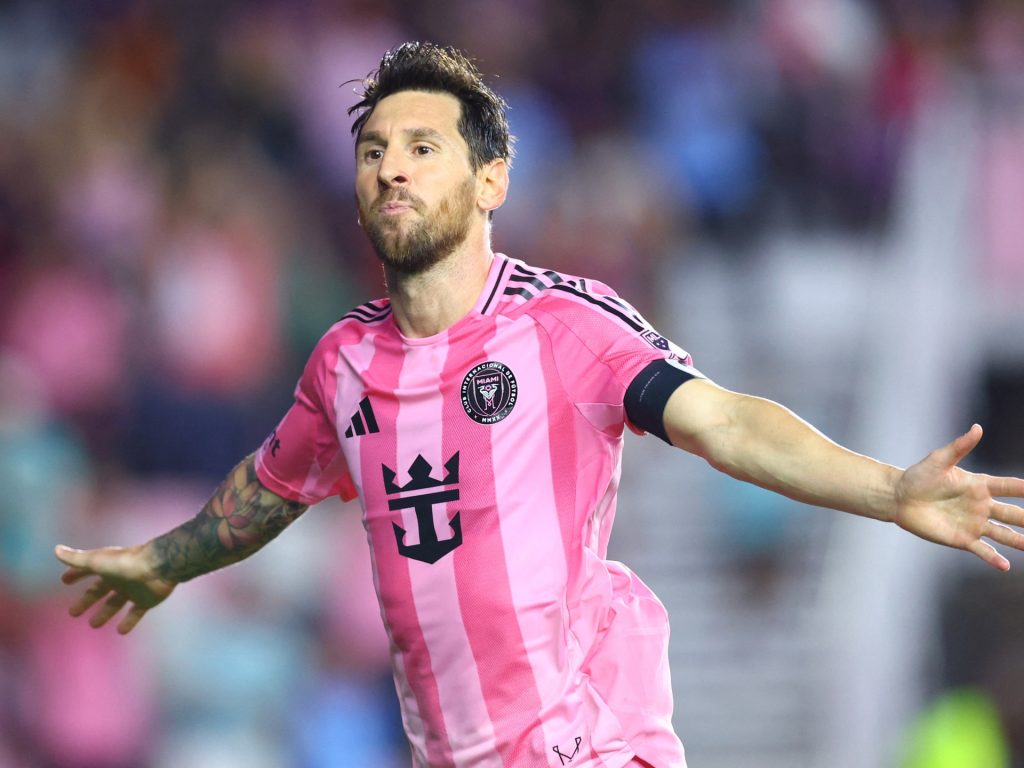 Lionel Messi segna due gol quando la vittoria tra Miami contro DC United