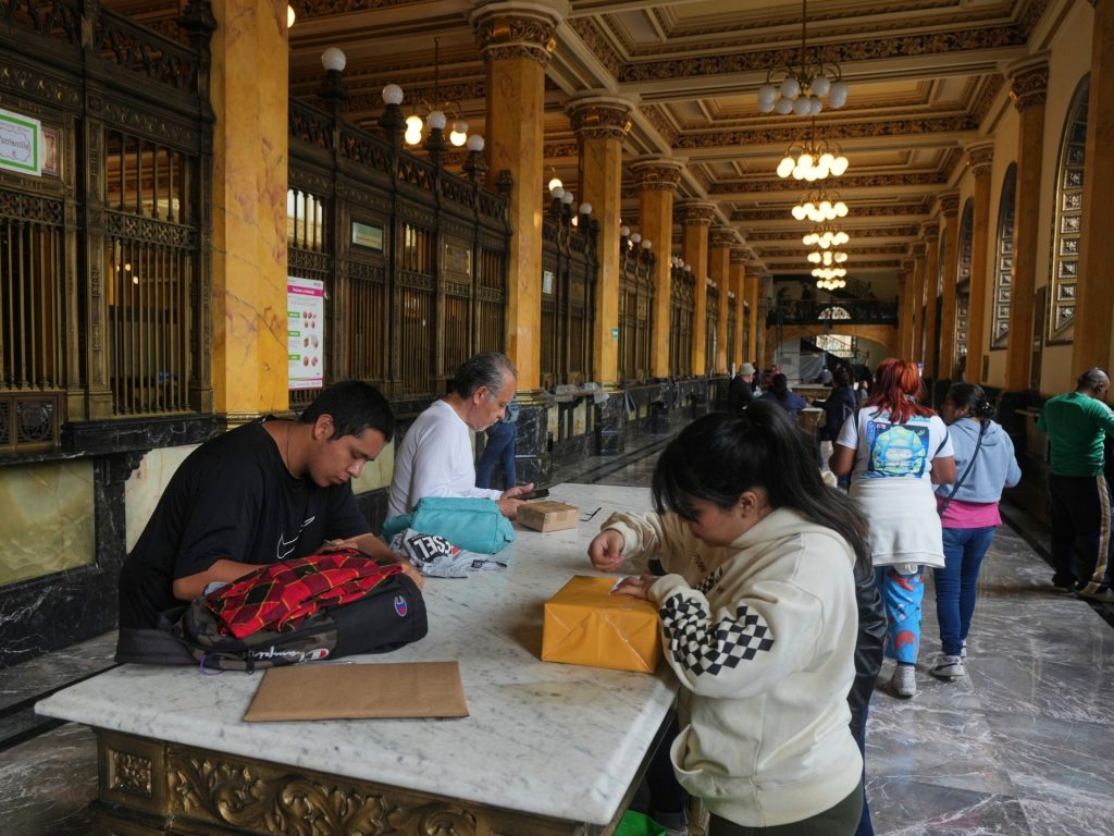 Messico per sospendere le spedizioni di pacchetti per noi come esenzione tariffaria che scade