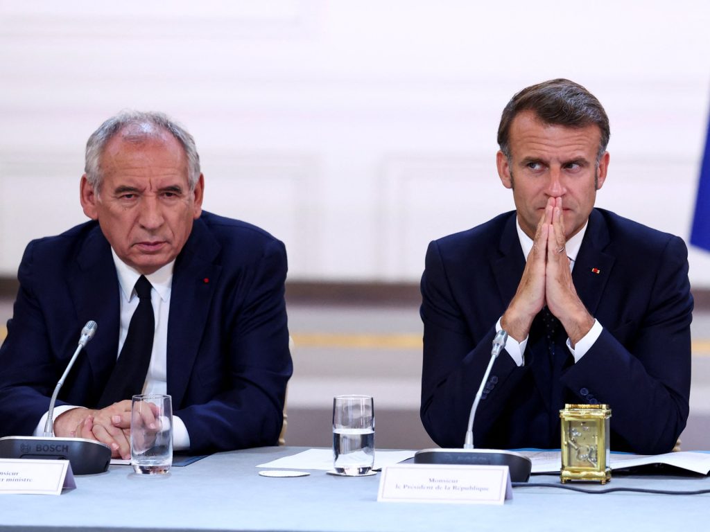 Perché il governo francese sull'orlo del crollo è di nuovo?