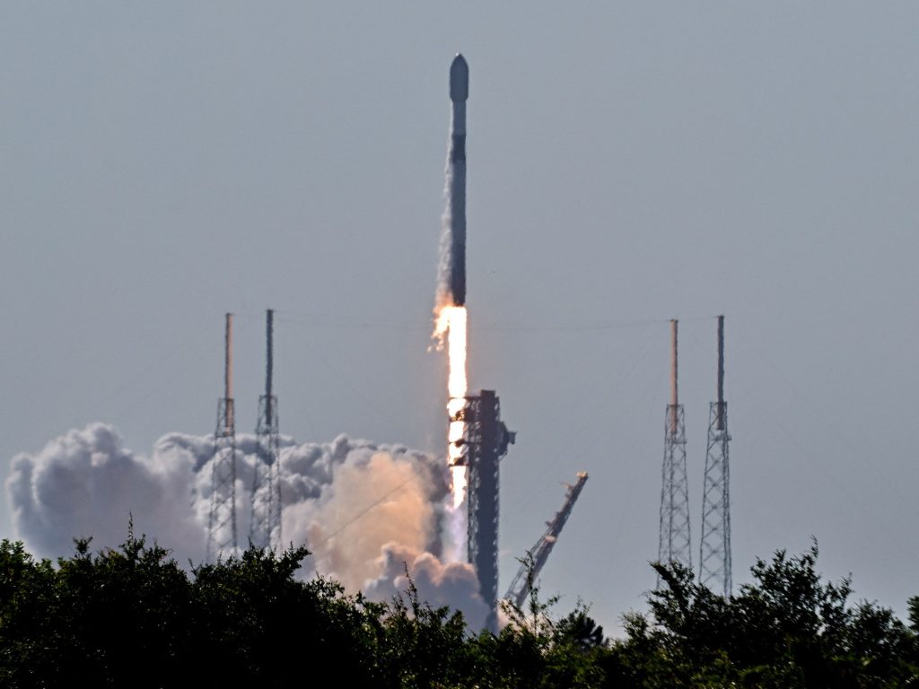 SpaceX espande la rete satellitare Starlink con un accordo Echostar da $ 17 miliardi