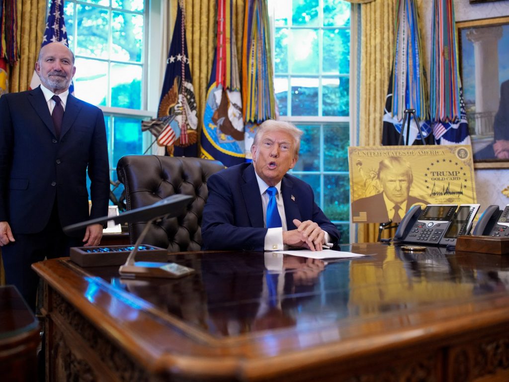 Trump impone $ 100.000 di commissioni all'anno per i visti H-1b