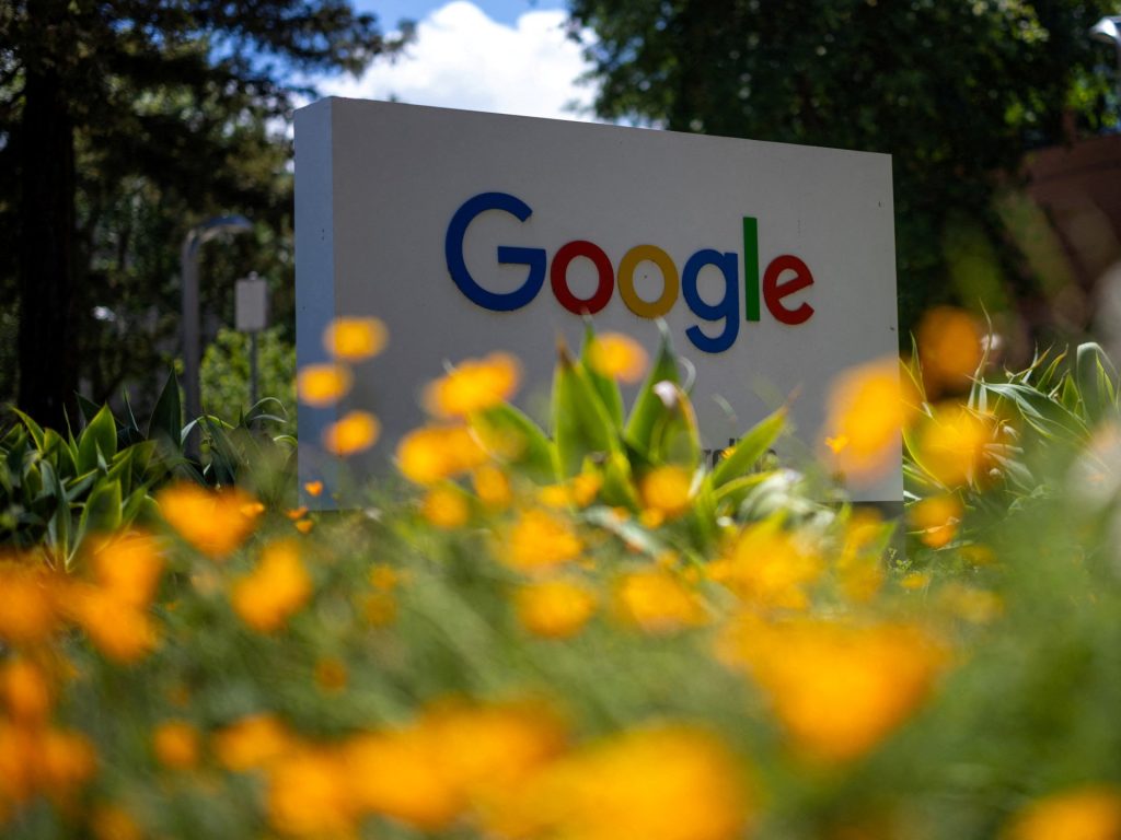 US Judge ordina Google di condividere i dati di ricerca con i concorrenti