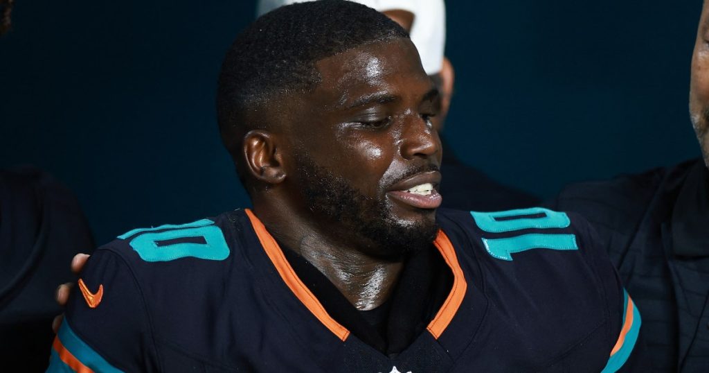 La collina del Tyreek dei delfini subisce gravi lesioni al ginocchio contro i getti nella NFL