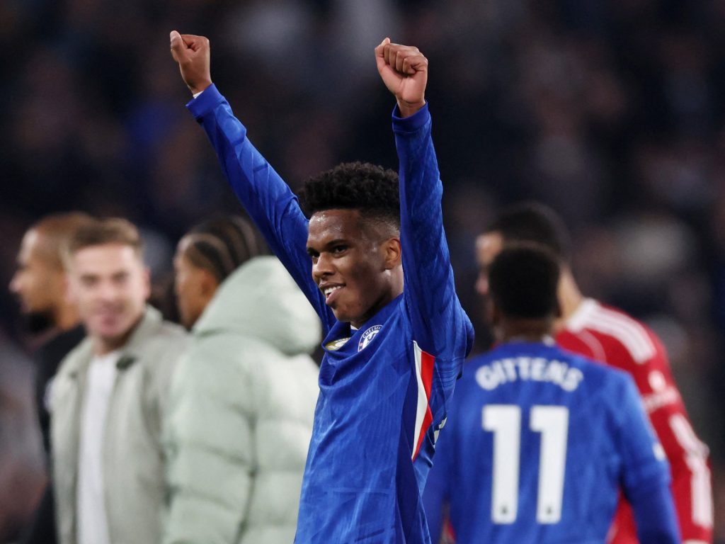 Estevao del Chelsea sconfigge il Liverpool con un obiettivo tardivo per lasciare l'Arsenal Top