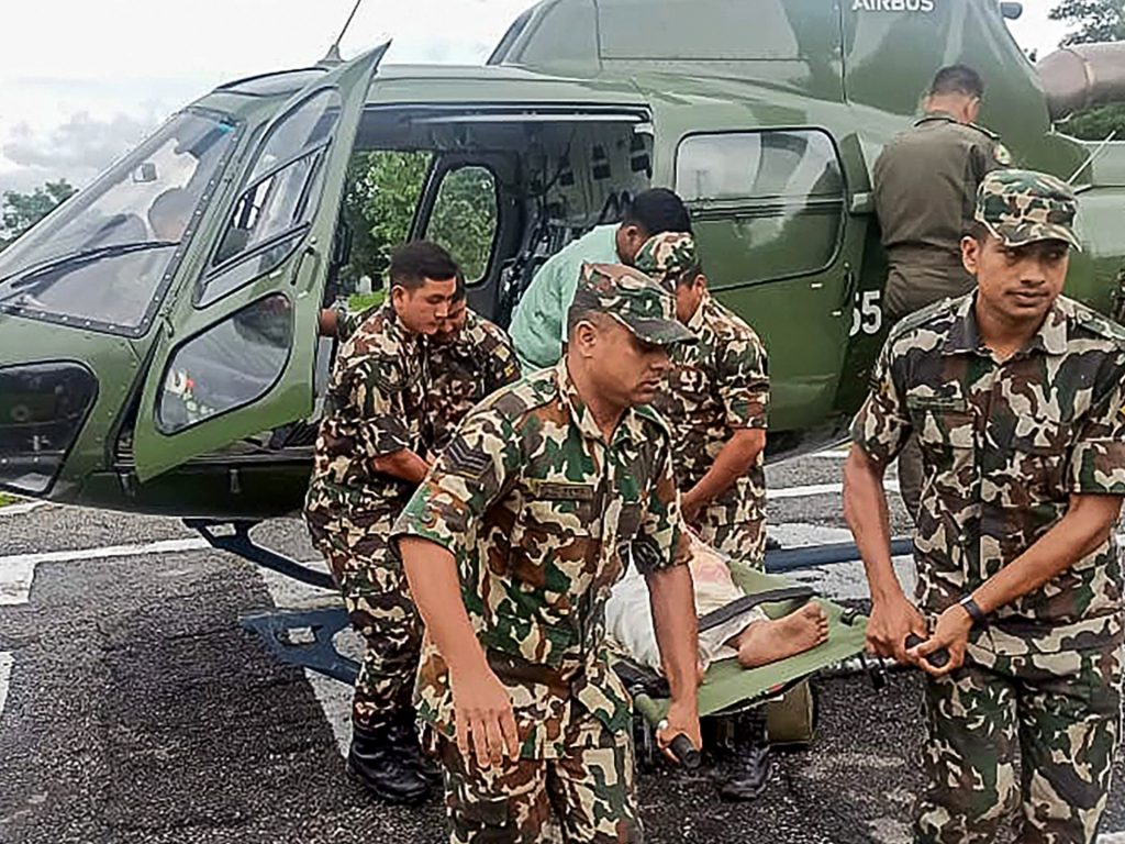 Cosa ha causato il devastante danni da inondazione del Nepal e come è stato contenuto?