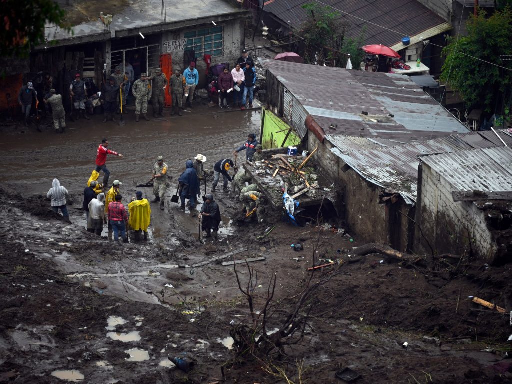 Sale a 44 il bilancio delle vittime delle inondazioni in Messico e decine di altri dispersi