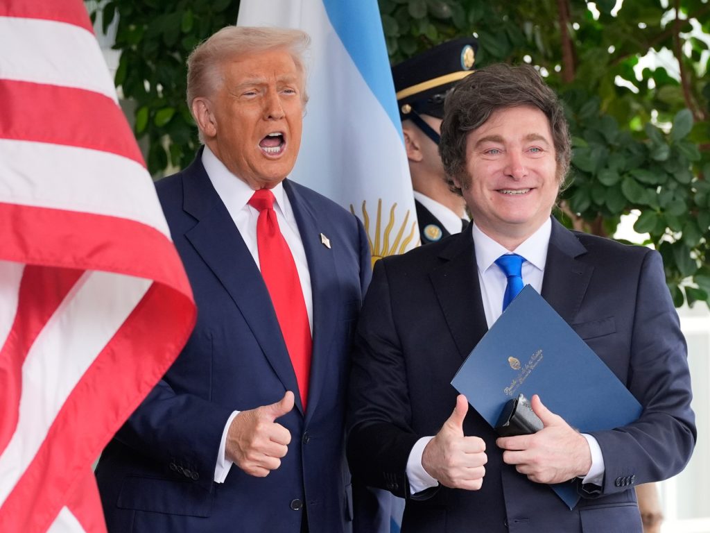 “Non sprecheremo il nostro tempo”: Trump vincola gli aiuti statunitensi all’Argentina in occasione delle elezioni