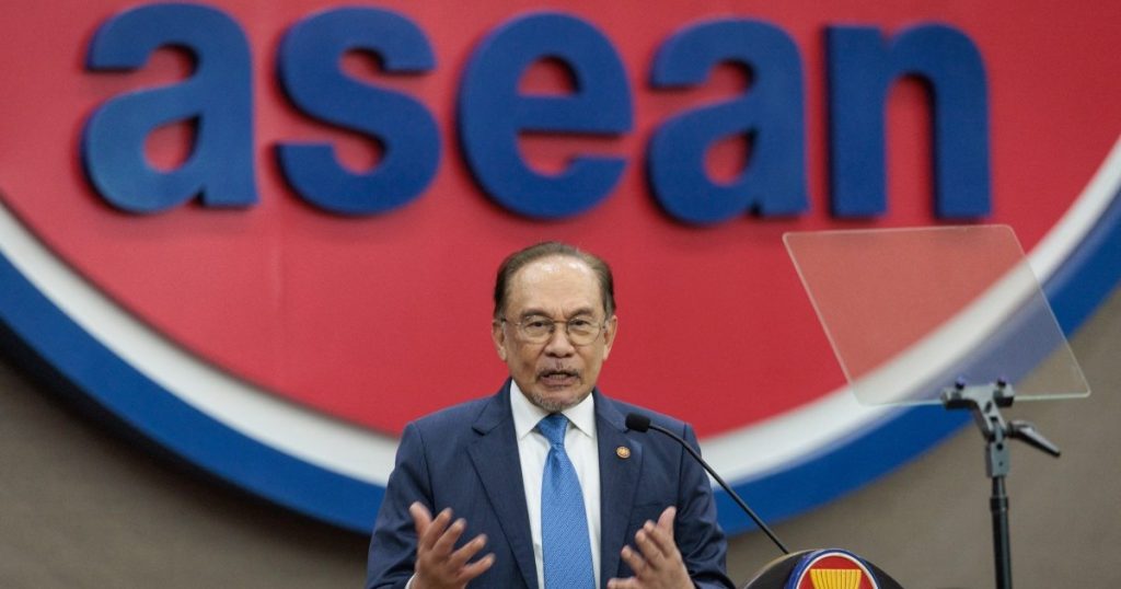 Mentre Trump fa una rara visita in Malesia, il bilanciamento del Primo Ministro Anwar è messo alla prova