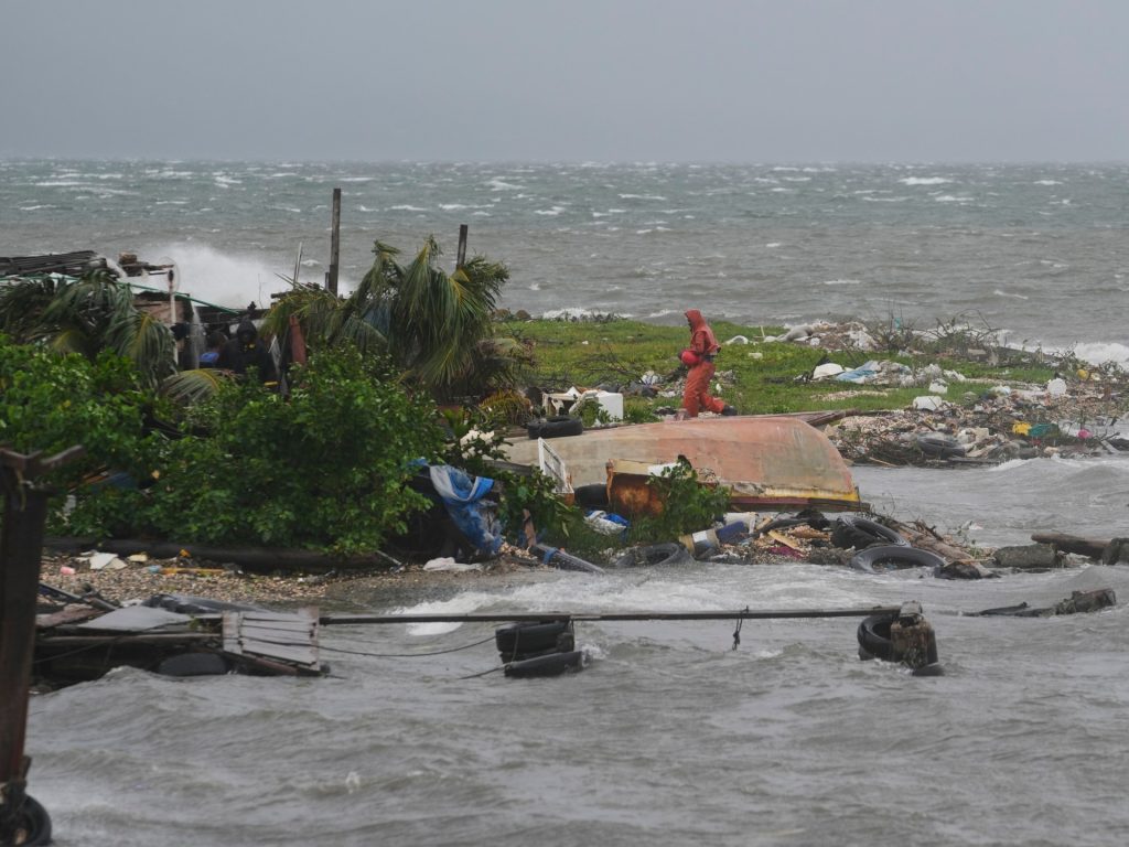 La Giamaica dichiara il disastro mentre la "mostruosa Melissa" devasta l'isola