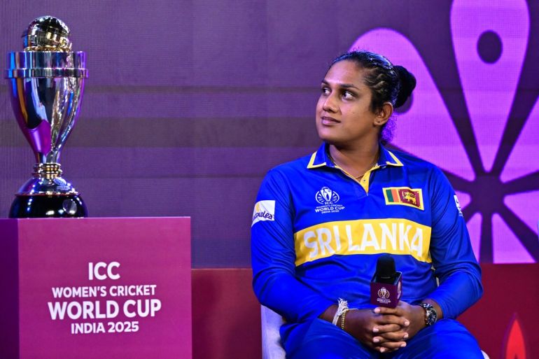 Il capitano Chamari Athapaththu dello Sri Lanka partecipa a una conferenza stampa a Colombo il 26 settembre 2025, in vista della Coppa del Mondo da cricket femminile ICC del 2025. (Foto di Ishara S. Kodikara / AFP)