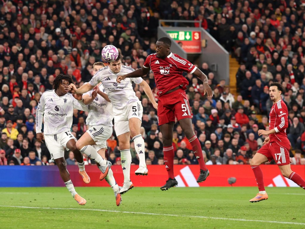 Il Manchester United stordisce il Liverpool mentre Maguire segna il vincitore nel finale