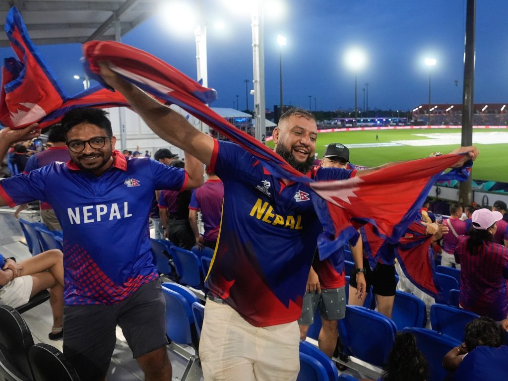 Il Nepal celebra la vittoria storica del cricket rispetto agli ex campioni delle Indie occidentali