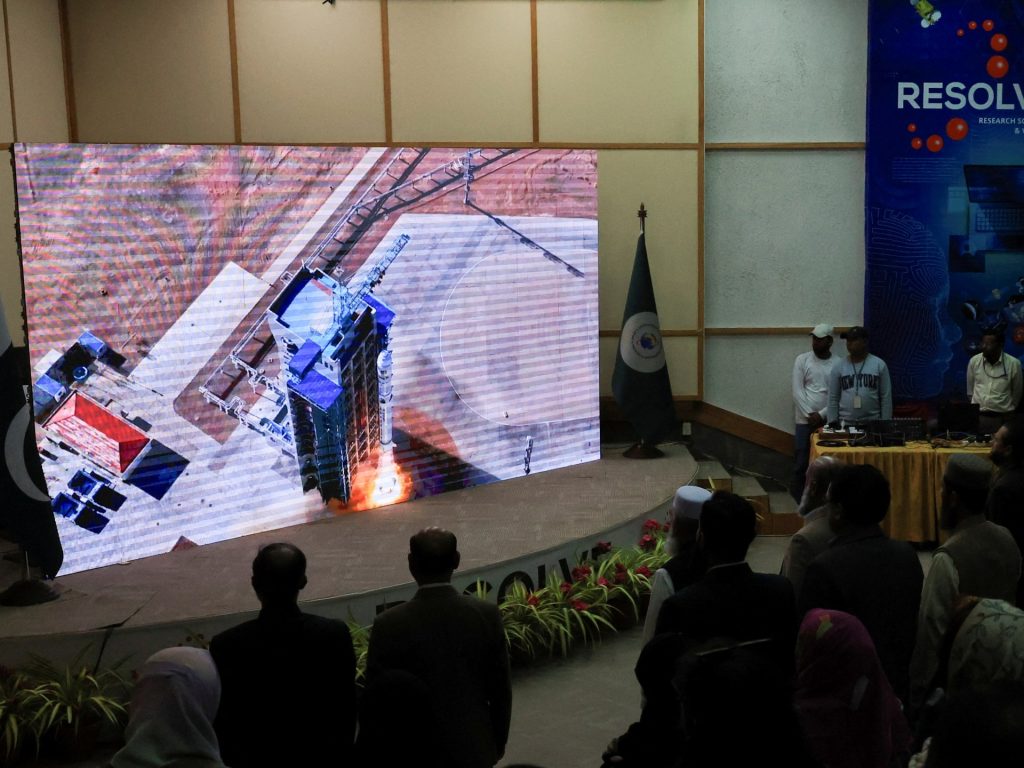 Il Pakistan lancia il suo primo satellite iperspettrale
