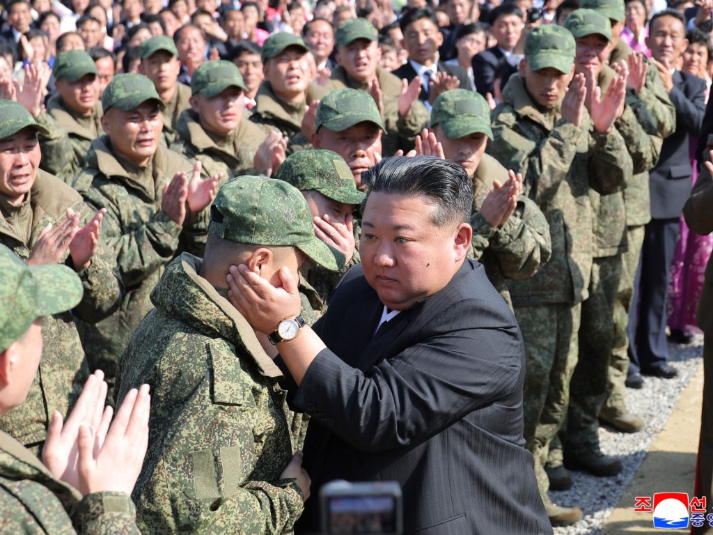 Kim Jong Un saluta l'alleanza militare con la Russia e onora i "liberatori" di Kursk