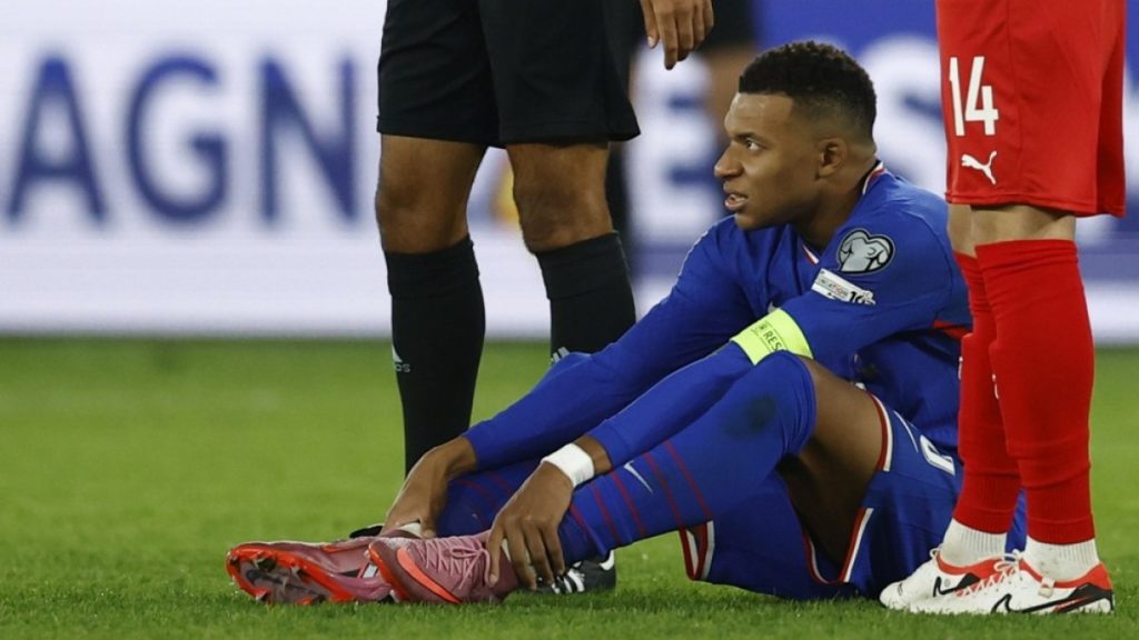 La Francia perde Mbappe per l'Islanda dopo l'infortunio nella vittoria della Coppa del Mondo in Azerbaigian