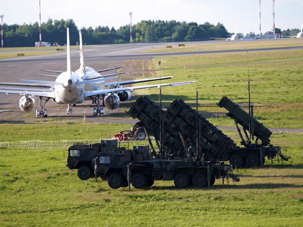 La Lituania chiude gli aeroporti e i valichi di frontiera con la Bielorussia dopo gli avvistamenti di palloncini