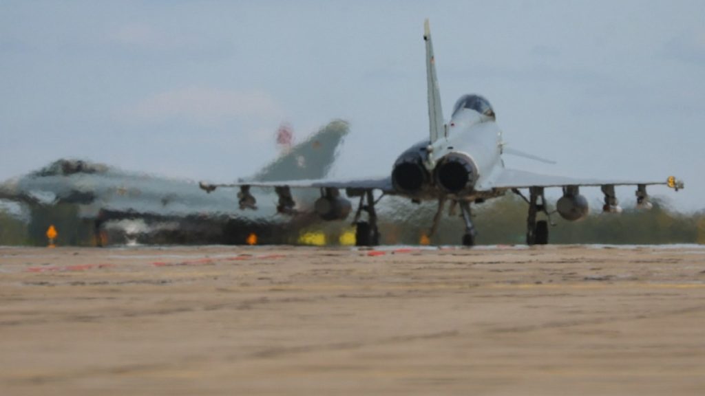 La Polonia chiude brevemente lo spazio aereo quando la NATO aumenta la presenza nel Mar Baltico