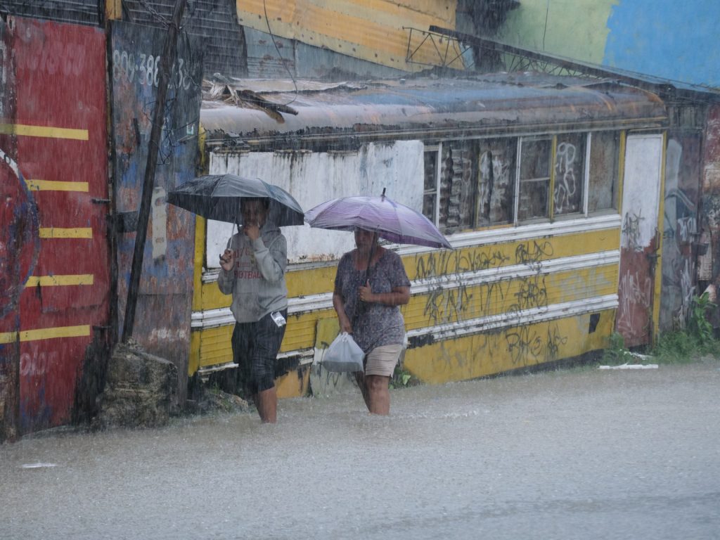 La tempesta tropicale Melissa, presto un uragano, porta morte e inonda i Caraibi