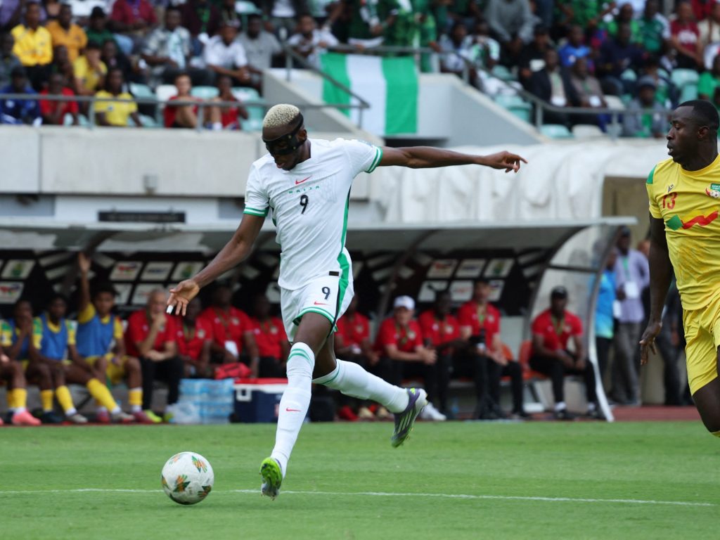 La tripletta di Osimhen manda la Nigeria ai playoff mentre il Sud Africa raggiunge la Coppa del Mondo