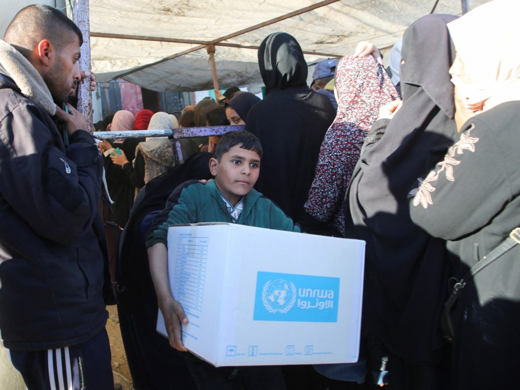 Per porre fine alla fame a Gaza, riportano l'UNRWA