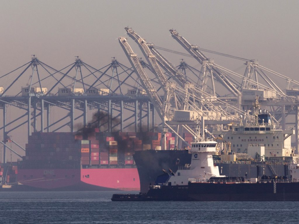 Trump silura l’accordo internazionale per ridurre le emissioni del trasporto marittimo