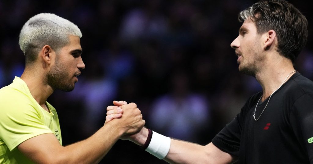 Carlos Alcaraz subisce una sconfitta shock contro Cameron Norrie al Masters di Parigi