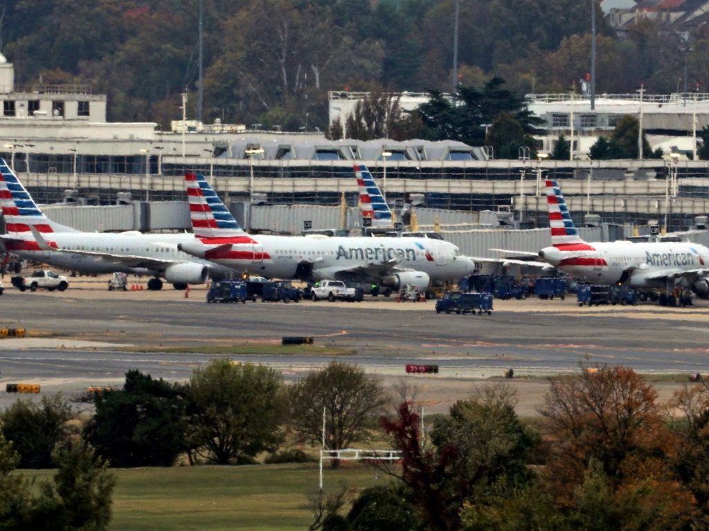 Quali aeroporti negli Stati Uniti stanno cancellando i voli?