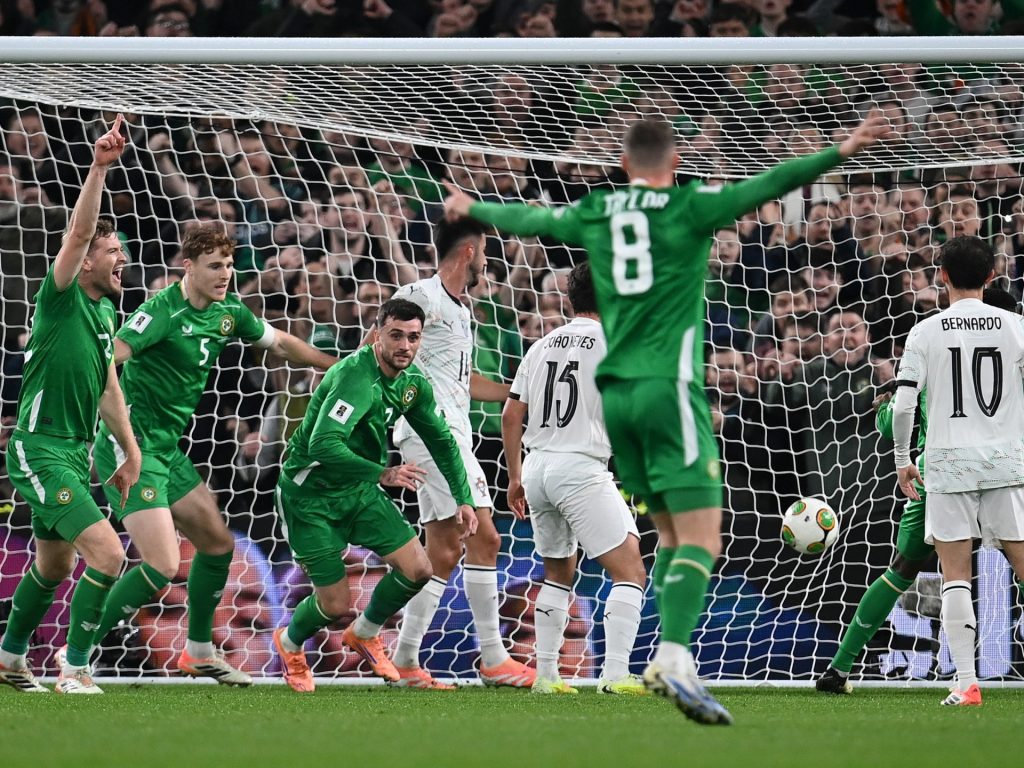 Ronaldo viene espulso mentre l'Irlanda travolge il Portogallo mantenendo vive le speranze per la Coppa del Mondo