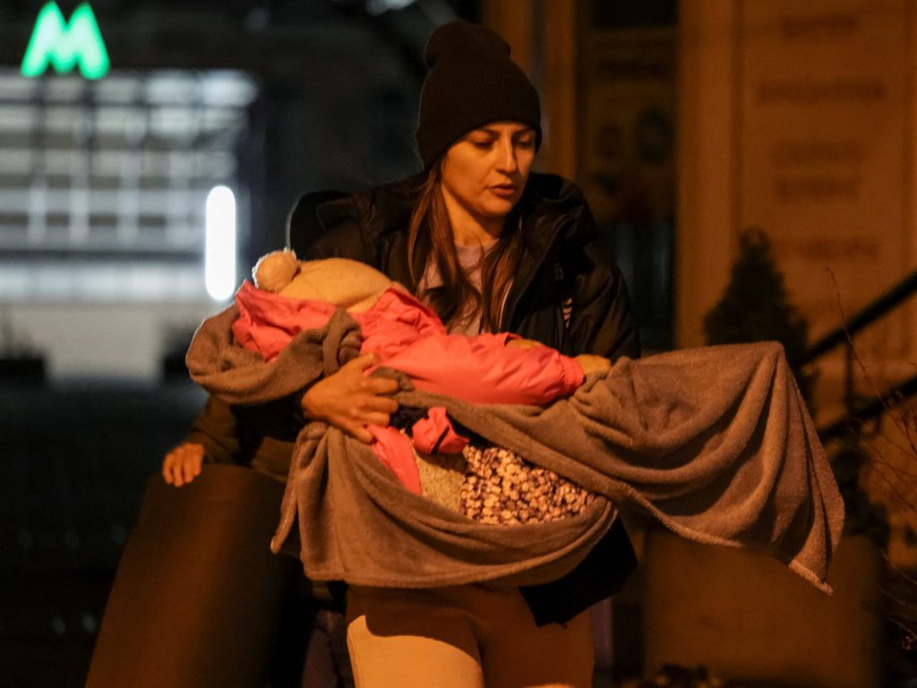 “Massiccio attacco nemico”: la Russia martella la città ucraina di Kiev, uccidendone sei