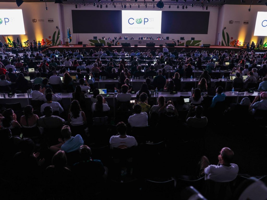 Leader mondiali e gruppi per i diritti umani reagiscono all’accordo sul clima COP30