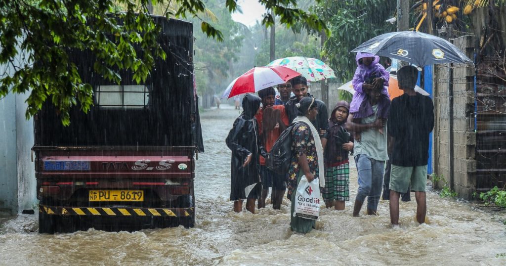 Più di 40 persone sono morte a causa delle forti piogge che hanno provocato inondazioni nello Sri Lanka