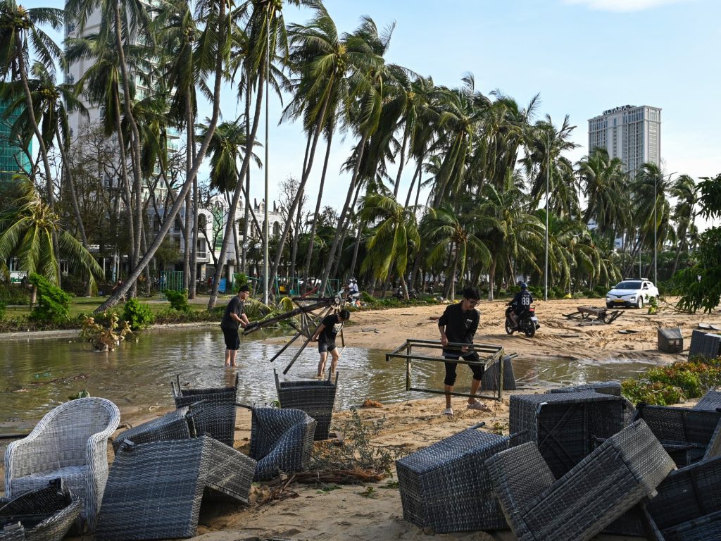 Almeno 5 morti nel tifone Kalmaegi che si abbatte sul Vietnam