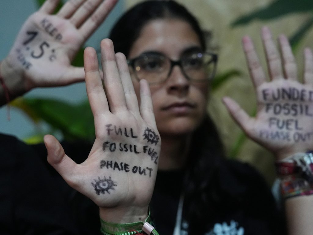 I colloqui sul clima delle Nazioni Unite vanno ai tempi supplementari poiché persistono le divisioni sui combustibili fossili