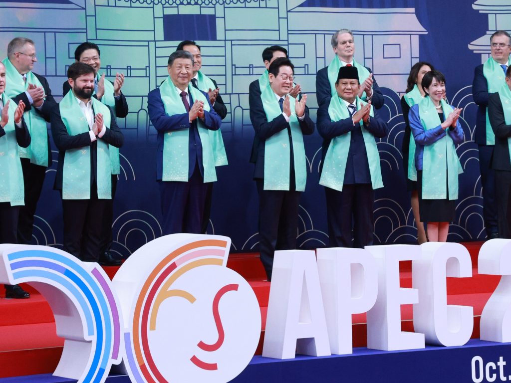 I leader dell’APEC concludono il vertice dopo che Trump e Xi hanno raggiunto la tregua nella guerra commerciale