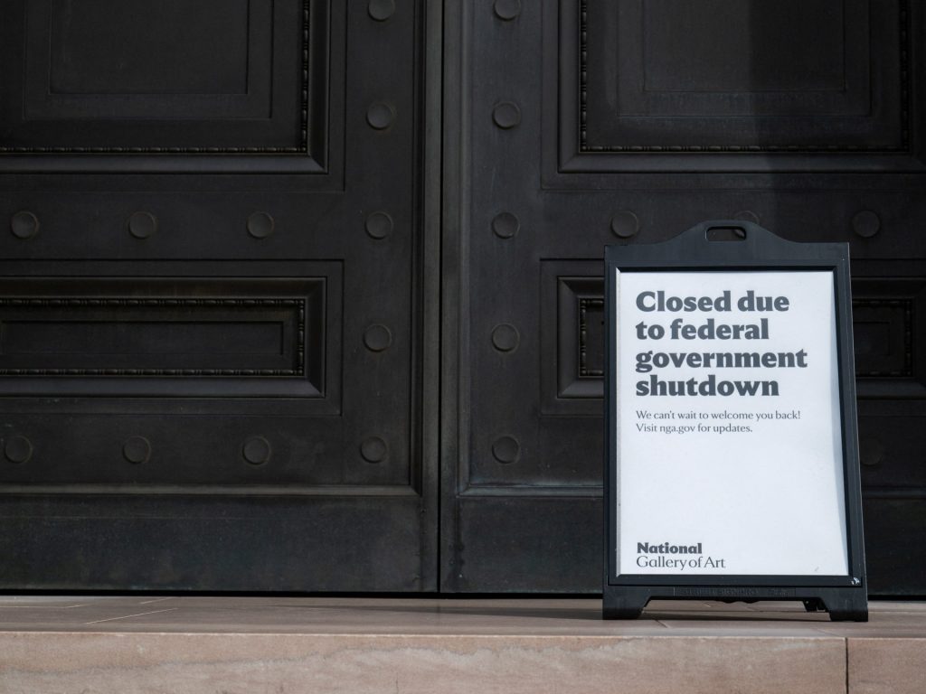 I ritardi dei voli sono più comuni man mano che lo shutdown del governo statunitense si protrae