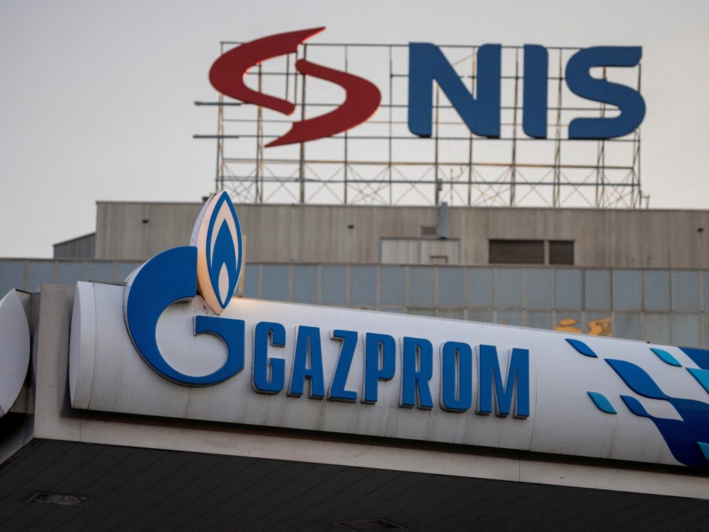 I russi accettano di lasciare la compagnia petrolifera serba mentre le sanzioni statunitensi incidono
