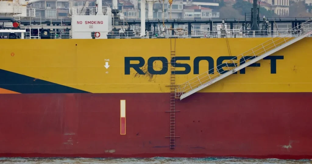 Le “navi ombra” russe usano false flag per aggirare le sanzioni, afferma il rapporto