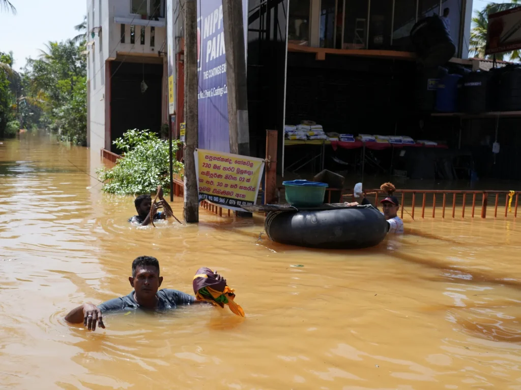 Lo Sri Lanka dichiara l'emergenza mentre le inondazioni devastano Colombo | Notizie sulle inondazioni