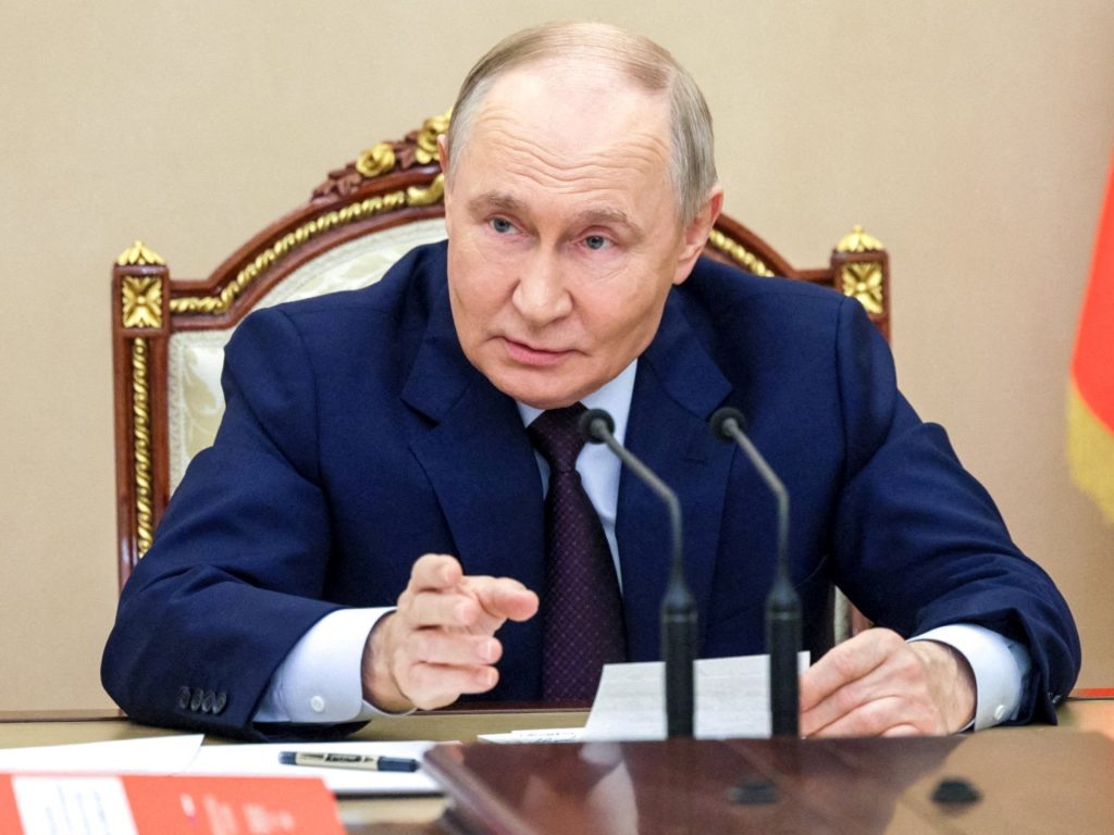 Putin dice che la Russia adotterà “misure reciproche” se gli Stati Uniti riprenderanno i test nucleari