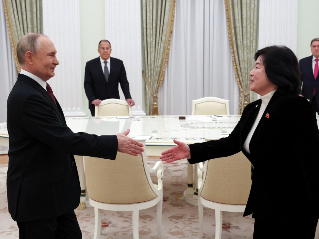 Putin incontra il massimo diplomatico nordcoreano e afferma che i legami si stanno sviluppando come previsto
