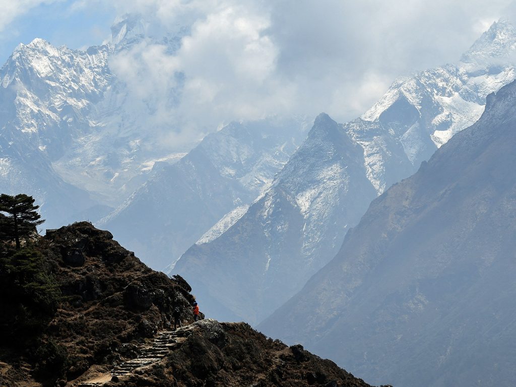 Sette alpinisti italiani dispersi in Nepal a causa di temporali e valanghe fanno 9 morti