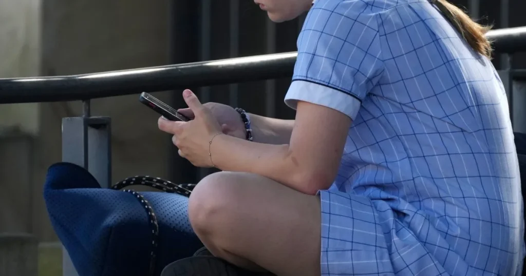 L'Australia mette un freno ai siti di "nudificazione" utilizzati per abusi sui minori generati dall'intelligenza artificiale
