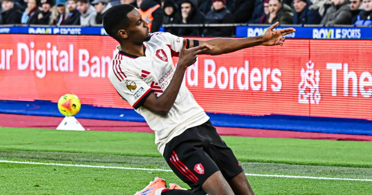 Isak segna il primo gol mentre il Liverpool batte il West Ham in Premier League