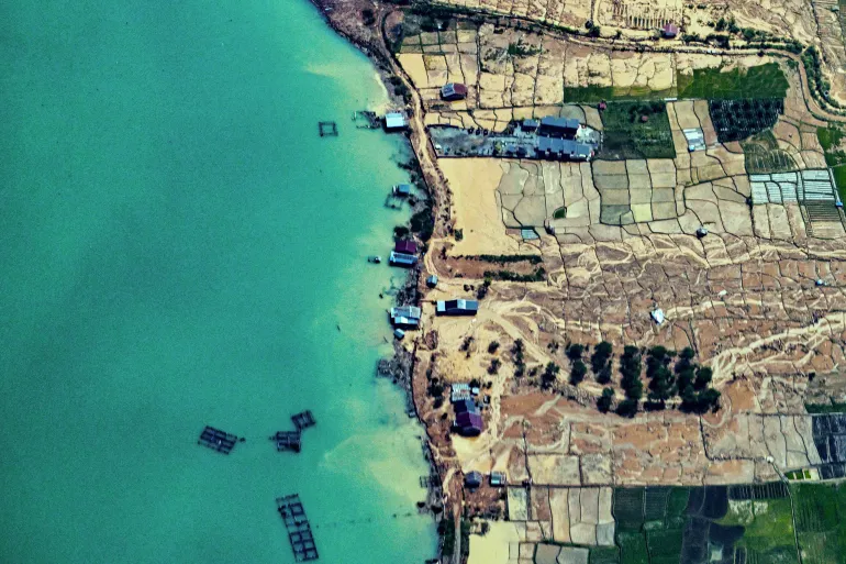 Un'area residenziale danneggiata dalle inondazioni improvvise nel distretto di Bener Meriah, nella provincia di Aceh, il 4 dicembre 2025.